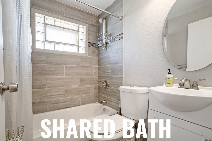 Building Photo - 2300 Lima St