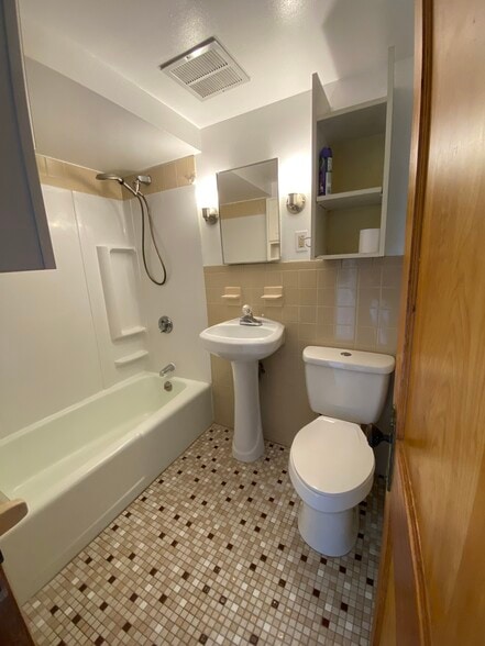 Building Photo - 15 Dorrance St