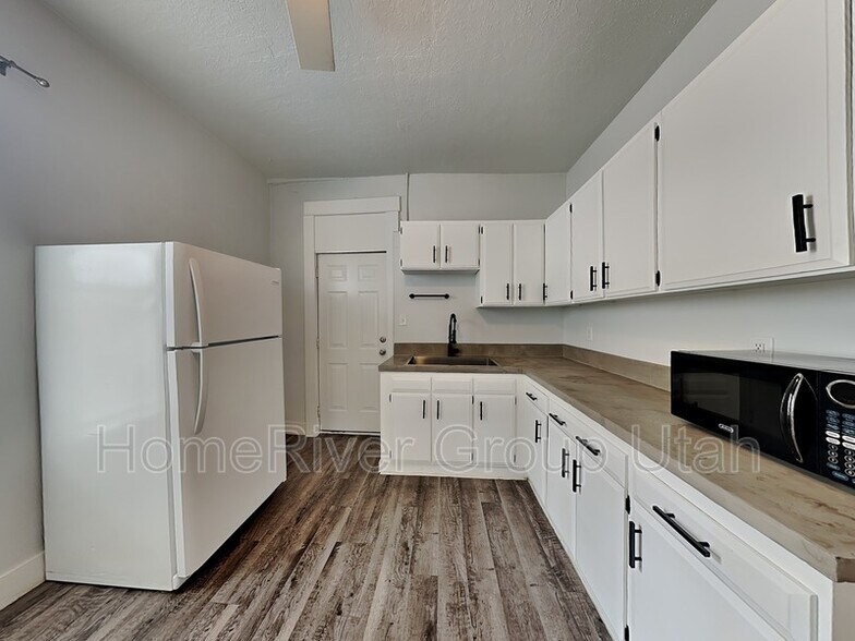 Building Photo - 646 S 1000 W
