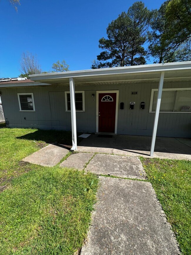 Primary Photo - 118 Crescent Dr