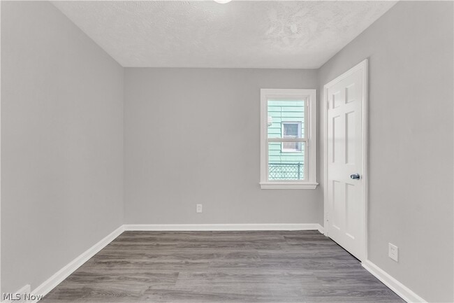Building Photo - 2521 Greenvale Rd