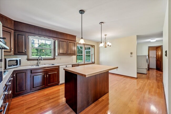 Building Photo - 3BD/2.5BA Rancher in Kennett Square Borough!