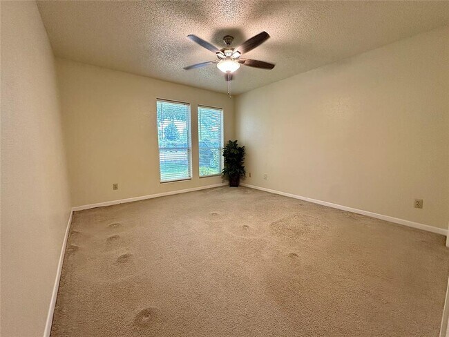 Building Photo - 9004 Vogue Ln