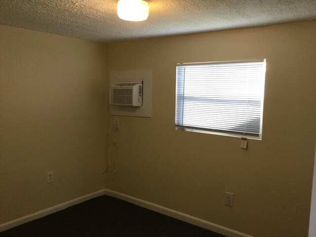 Building Photo - Spacious 3/2 Mobile Home