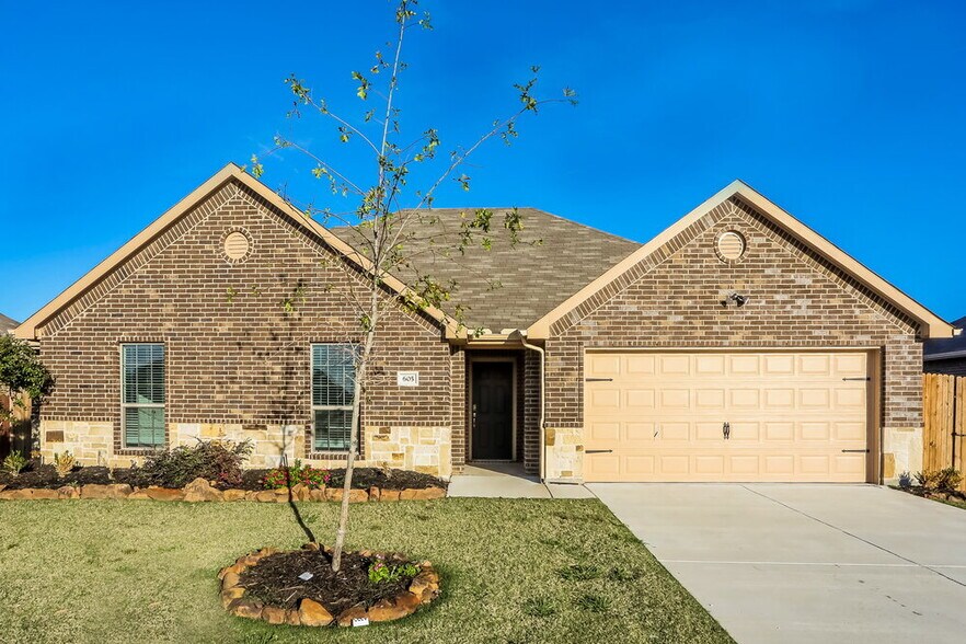 Primary Photo - 605 Long Prairie Dr