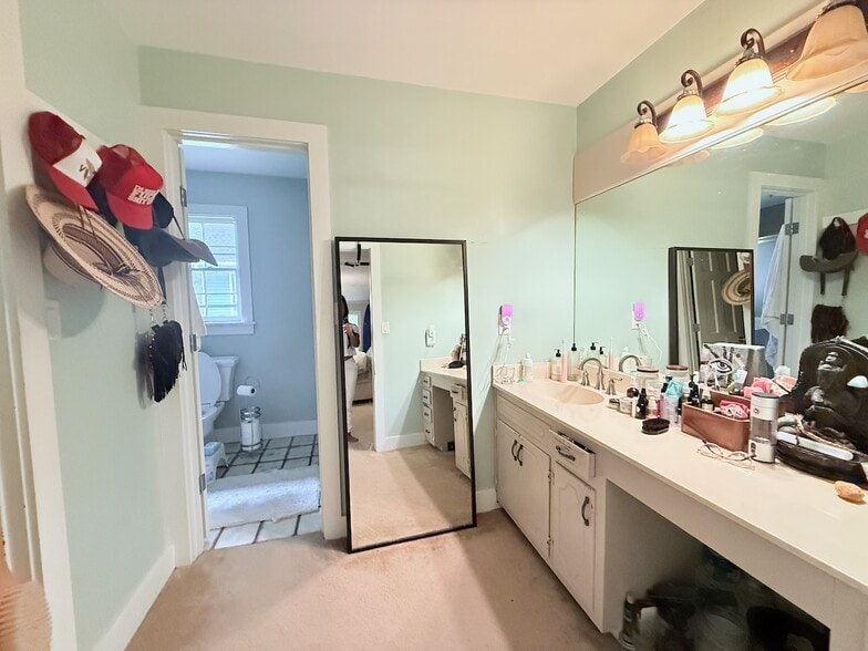Master Powder Room - 2950 Cloverhurst Dr