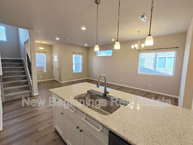 Building Photo - 6045 Inman Vw