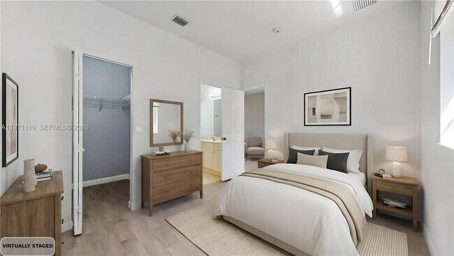 Building Photo - 373 NE 26th Pl