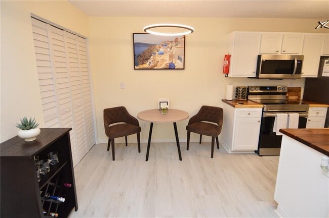 Building Photo - 10263 Gandy Blvd N