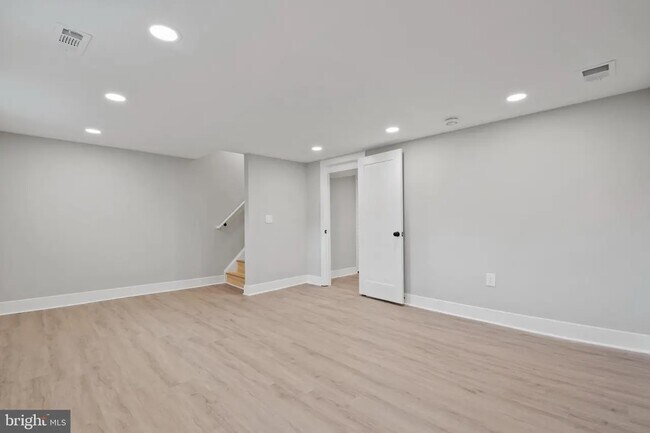 Building Photo - 28 Kennedy St