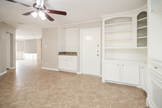 Building Photo - 1715 Windy Knoll Dr