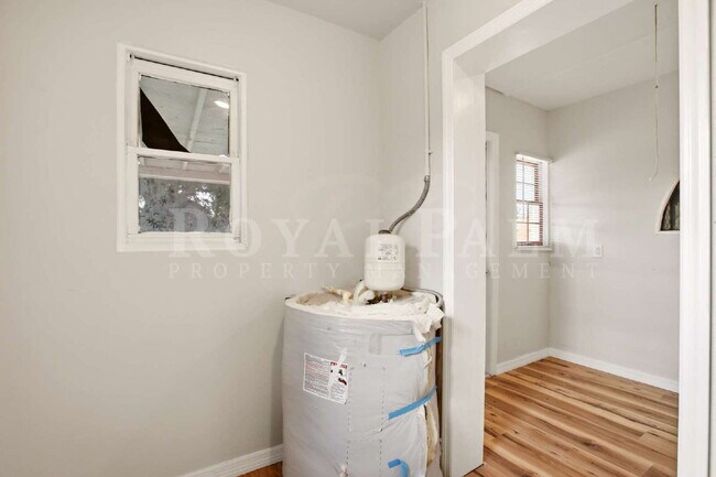 Building Photo - 2/1 Retreat in North Fort Myers: Apartment Life Called. We Didn't Answer.