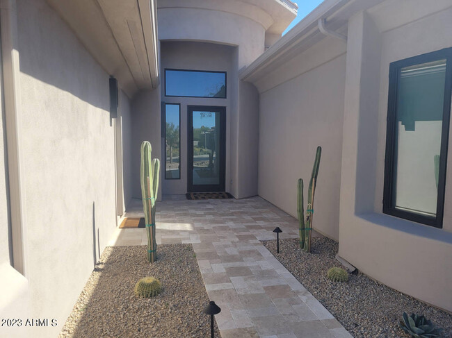 Building Photo - 10694 E Firethorn Dr