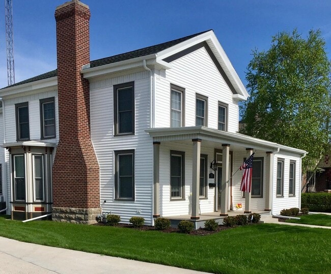 Building Photo - 628 N 8th St