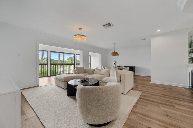 Building Photo - 11223 Pond View Dr