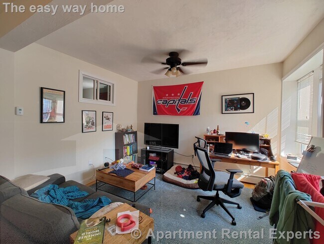 Building Photo - 1054 Cambridge St