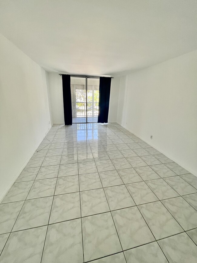 Building Photo - 2000 Atlantic Shores Blvd