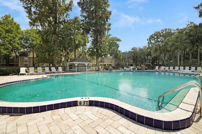 Building Photo - 4022 Versailles Dr