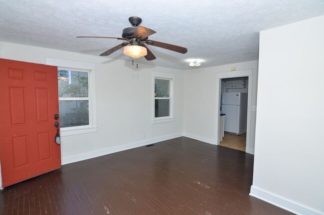 Building Photo - Quaint East Nashville Home
