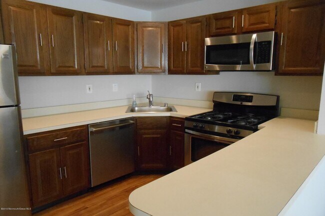 Building Photo - 112 Arrowwood Ct