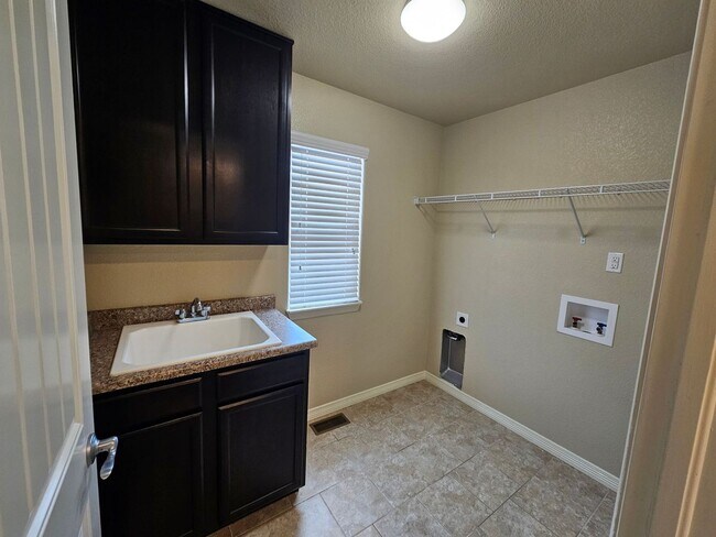 Building Photo - 6471 Stingray Ln