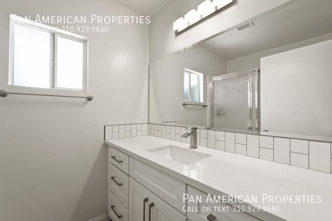 Building Photo - 450 Vista Dr