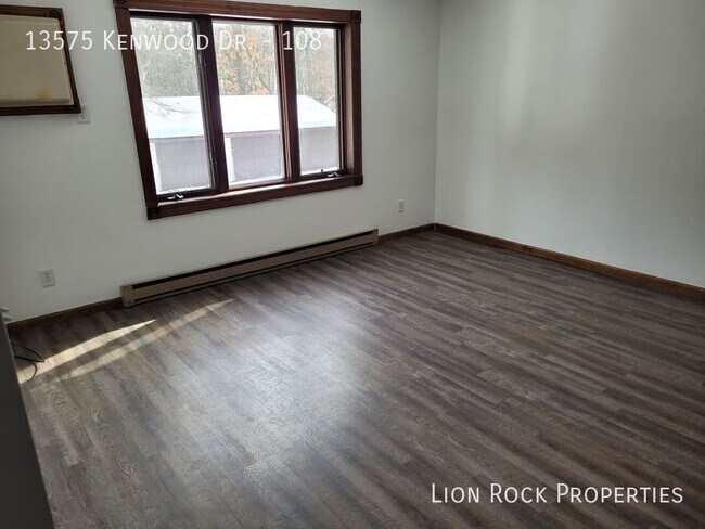 Building Photo - 13575 Kenwood Dr N