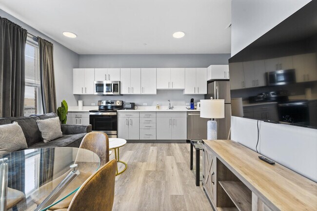 Building Photo - 95 Broadway-SI ID1240368P