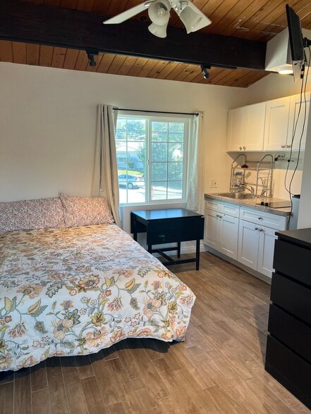 Building Photo - 3829 Rosemont Ave