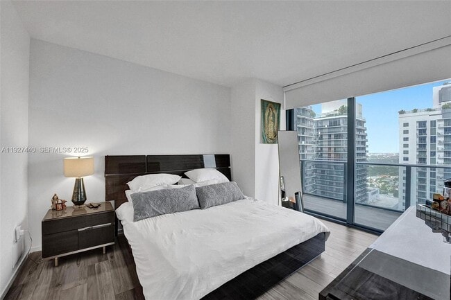 Building Photo - 801 S Miami Ave