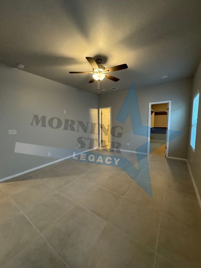 Building Photo - Newer home in desirable Metro area!