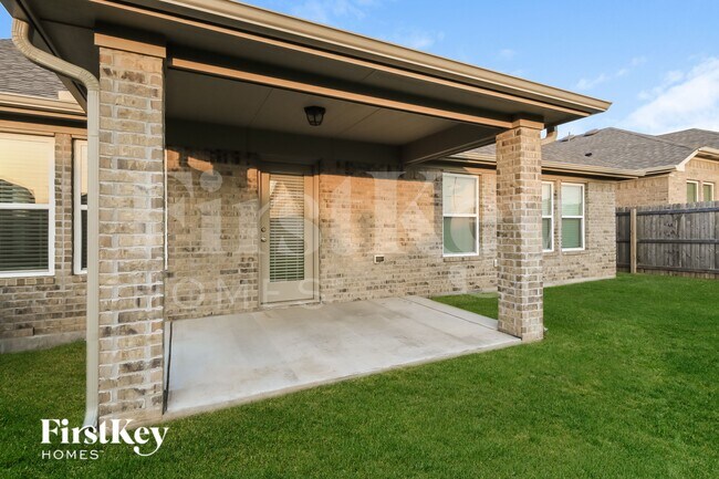 Building Photo - 3104 Old Frisco Rd