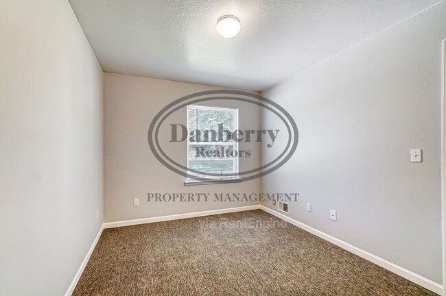 Building Photo - 3571 Turret Green Dr