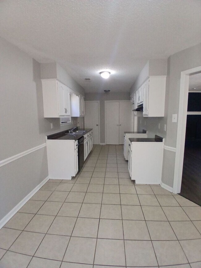 Building Photo - Charming 3BR/2BA in Riverdale | Modern LVP