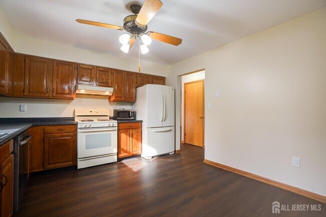 Building Photo - 11 Lenox St