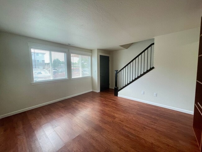 Building Photo - $500 off First Month's Rent- Updated N. Richland Townhome, Short Walk to the River!