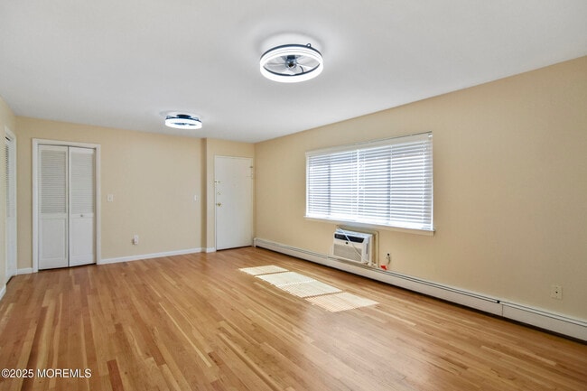 Building Photo - 12 Laurel Pl