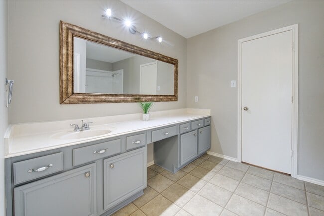 Building Photo - 1823 Usher Ct