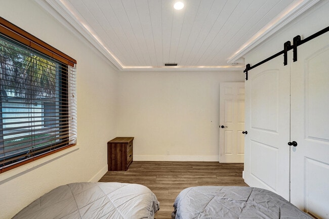 Building Photo - 5612 Harding St