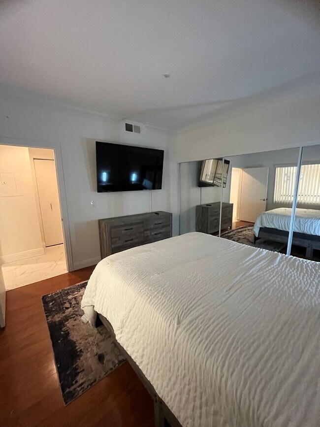 Building Photo - Meridian  Fully FURNISHED Condo with Strip...