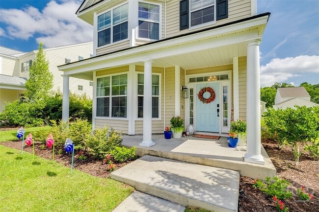 Building Photo - 8 Bushwood Dr