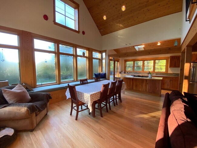 Building Photo - Furnished Home on False Bay