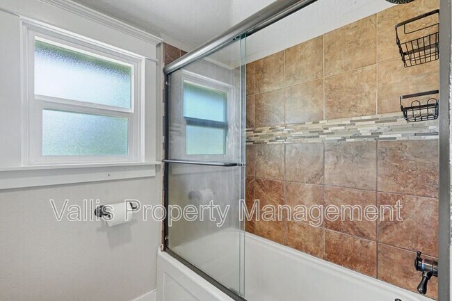 Building Photo - 2350 Cottage St SE