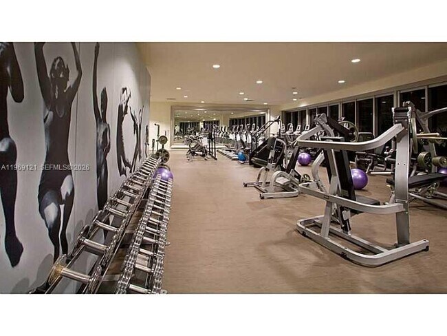 Building Photo - 485 Brickell Ave