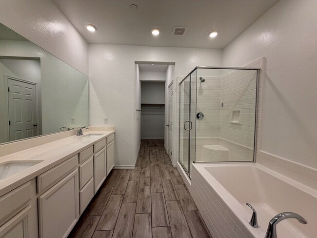 Building Photo - GATED 3 BED 2.5 BATH TOWNHOME WITH 2-CAR GARAGE, COVERED PATIO & COMMUNITY POOL