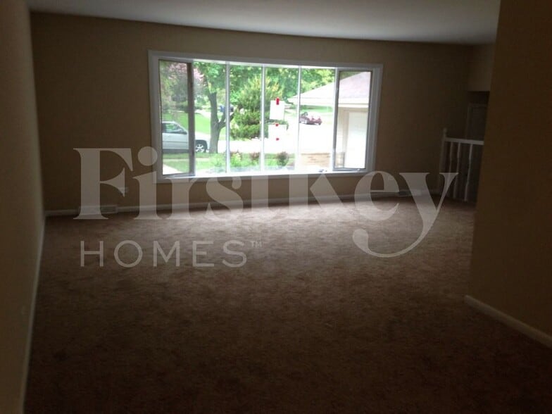 Building Photo - 817 Rose Ln