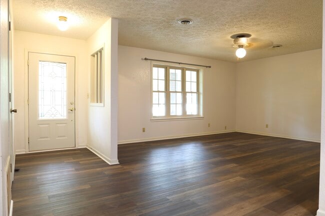 Building Photo - 16280 Hardwood Ln