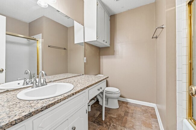 Building Photo - Nice 3 Bedroom 2 and a Half Bathroom House in Jacksonville, Arkansas