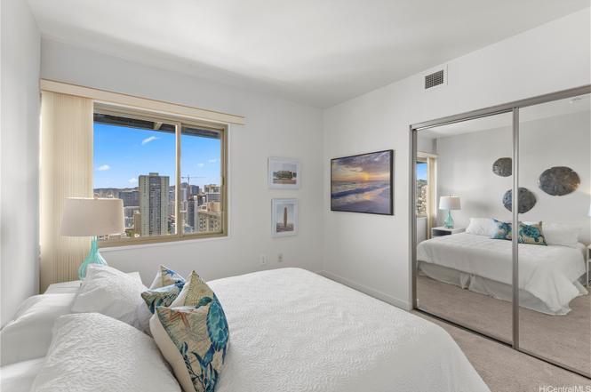 Master Bedroom - 421 Olohana St