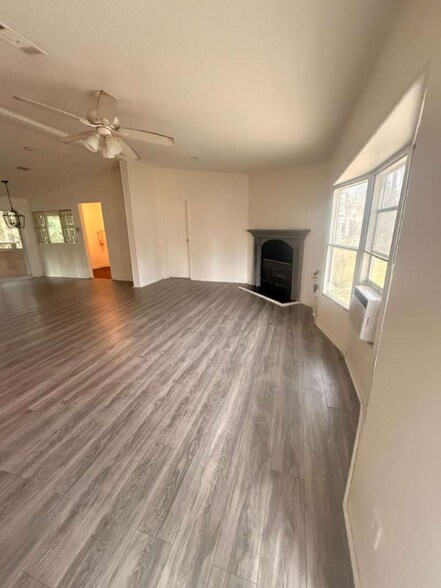 Building Photo - 430 Westchase St